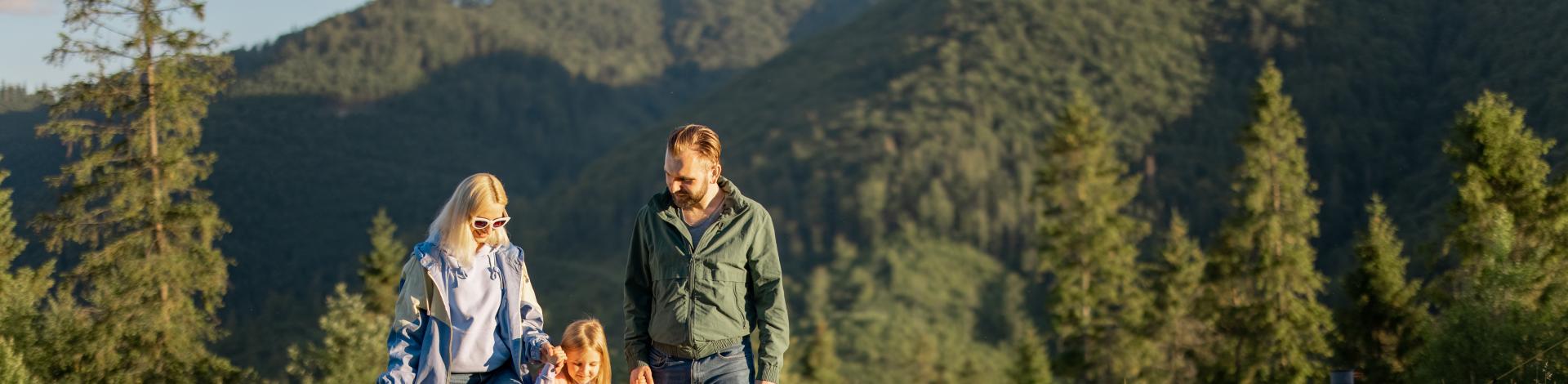 happy-couple-with-little-girl-mountains