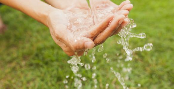Hands under running water