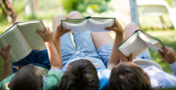 kids reading summer