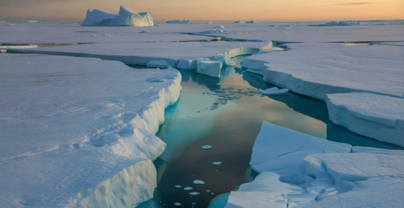 Ice drifts in an arctic landscape with a distant horizon